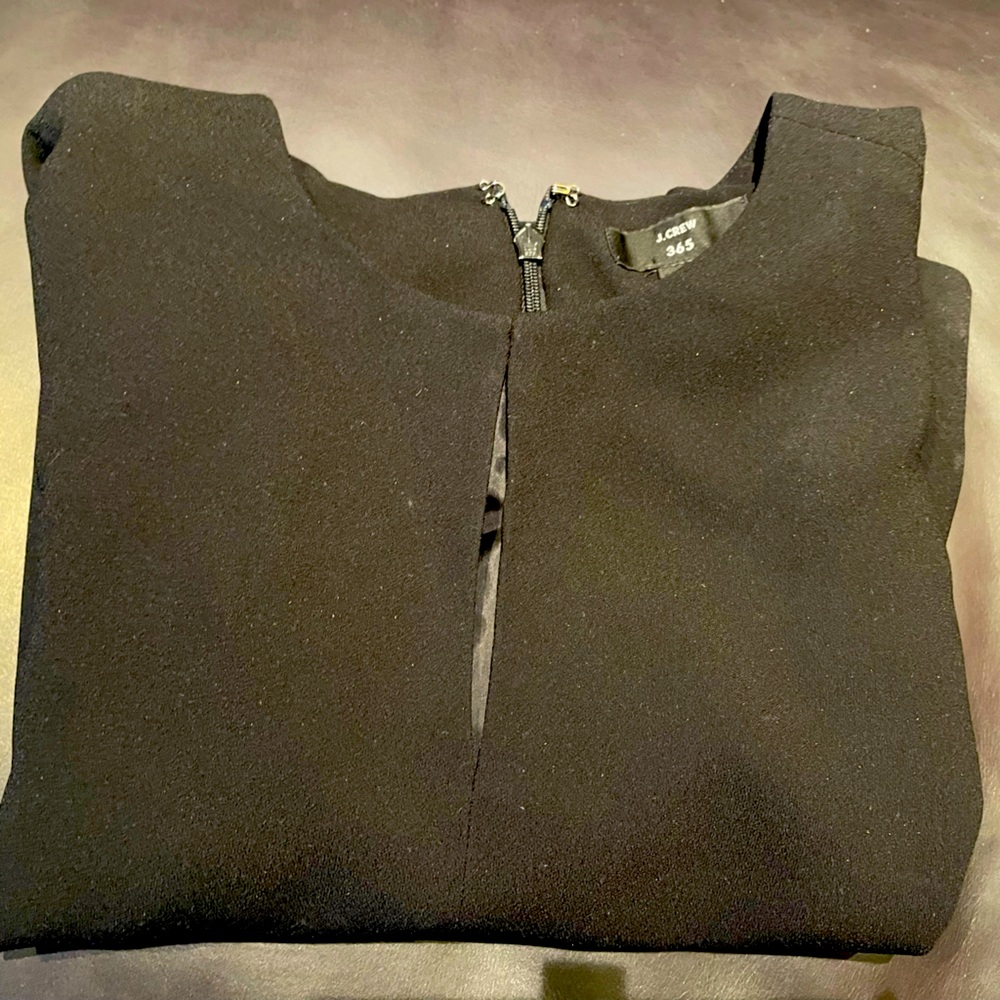 Black tuxedo top with keyhole detailing. Classic and versatile - all 4 seasons.